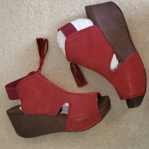 Yellowbox Maroon Suede Wedges sz 9
